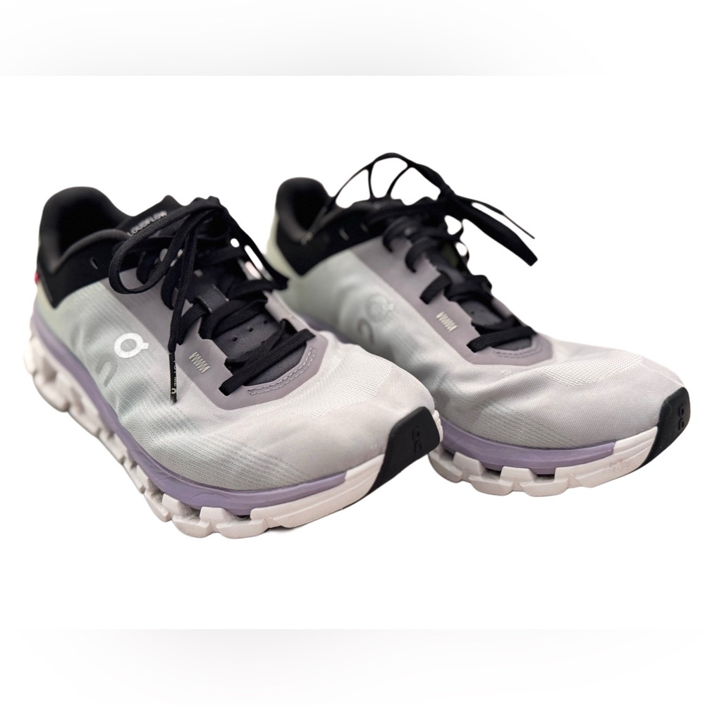 On Running Women’s Size 7.5 Cloudflow 4 in Fade/Wisteria